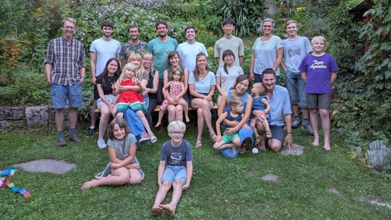 Gruppenfoto der JST Arbeitsgruppe mit Familien 2024