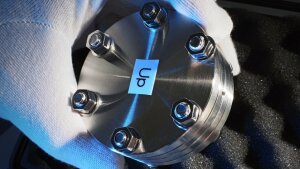 Metallzylinder mit Proben vom Asteroiden Itokawa