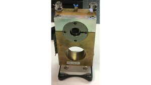 Membrane-driven diamond anvil cell