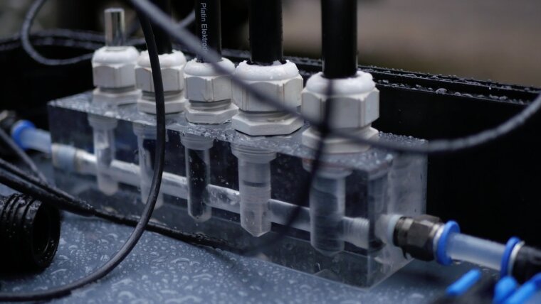 Durchflussmesszelle mit Leitparametersonden (Grundwasserprobenahme)