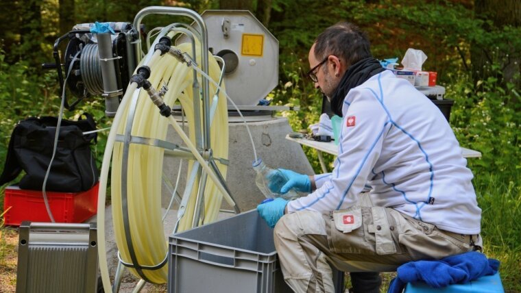 Grundwassersprobenahme im Saale-Elster-Sandsteinplatte-Observatorium