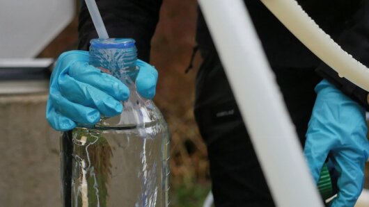 Entnahme einer Grundwasserprobe