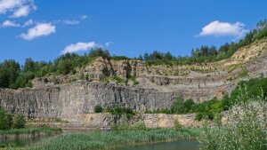 Aerationszone erreichen große Mächtigkeiten innerhalb von Erhebungen