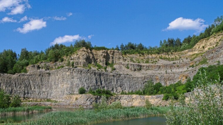 Aerationszone erreichen große Mächtigkeiten innerhalb von Erhebungen