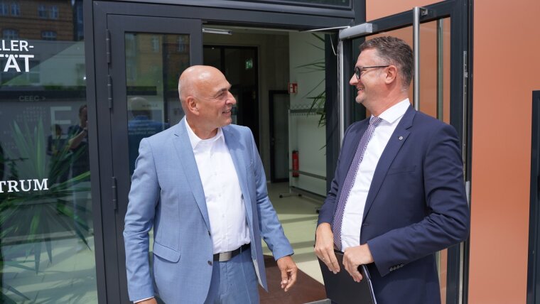 Prof. Dr. Ulrich S. Schubert und Thüringer Wissenschaftsminister Christian Tischner