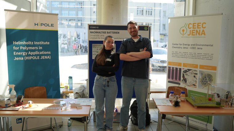 Team at MINT Festival Jena presenting battery research with HIPOLE and CEEC Jena.