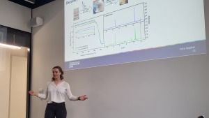 Fritzi Stephan während ihrer Masterarbeitsverteidigung.