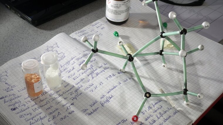 Laborjournal in einem Labor