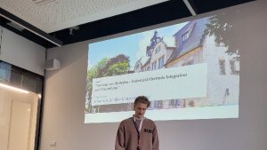 Ferris Kühn während seiner Masterarbeitsverteidigung.