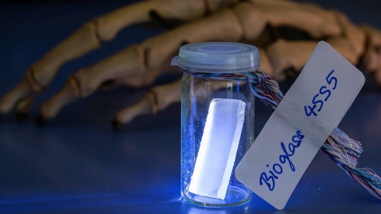 Eine Glasprobe mit Bioglas