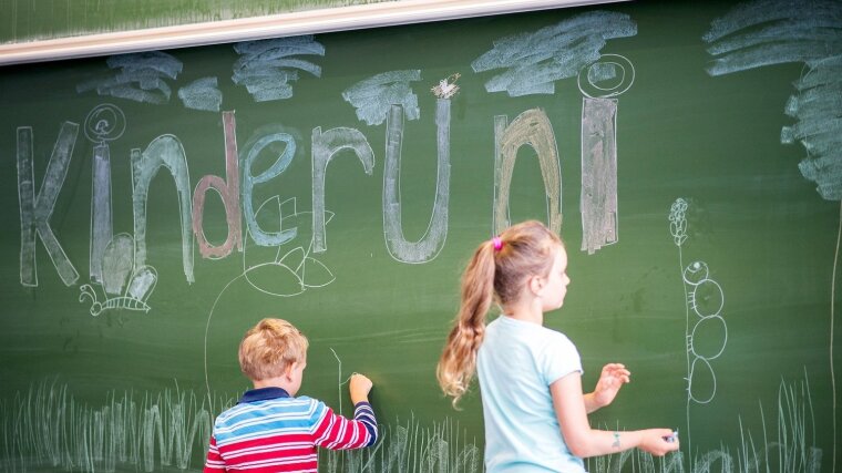 Die KinderUni bietet spannende Veranstaltungen für Kinder der 1.-4. Klasse.