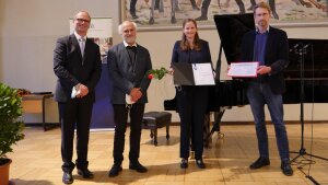 Graduation ceremony 2021 – Dean Prof. Dr Hans-Dieter Arndt, laudator PD Dr Thomas Jahr, award winner Clara Bützler, Prof. Dr Kamil Ustaszewski (Gesellschaft zur Förderung der Geowissenschaften Jena) (from left)