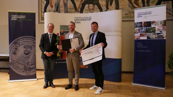 Promotionspreis Chemie: Dekan Prof. Hans-Dieter Arndt, Preisträger Dr. Hans Jagusch, Dr. Marc Diener von der Analytik Jena GmbH (von links)