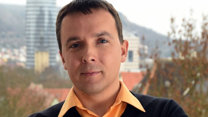 Prof. Dr.-Ing. Lothar Wondraczek ist der deutsche Vertreter im internationalen Lenkungskreis für das Jahr des Glases 2022.