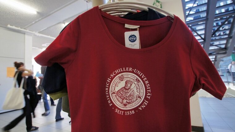 Ein T-Shirt mit dem Siegel der Universität Jena.
