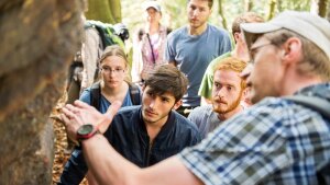 Studierende der Geowissenschaften beim geologischen Geländepraktikum.