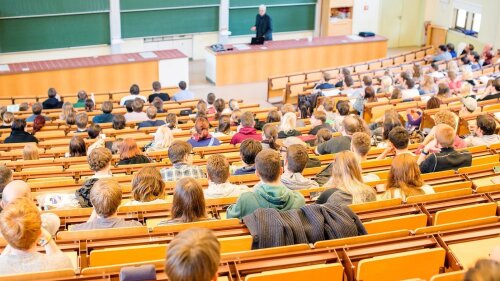 Studierende im Döbereiner Hörsaal