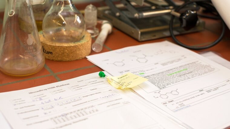 Protokolle in einem Chemie-Labor