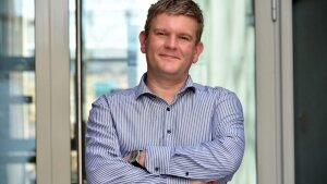 Prof. Dr. Martin Oschatz ist Professor für die Chemie der Materialien für Energieanwendungen.
